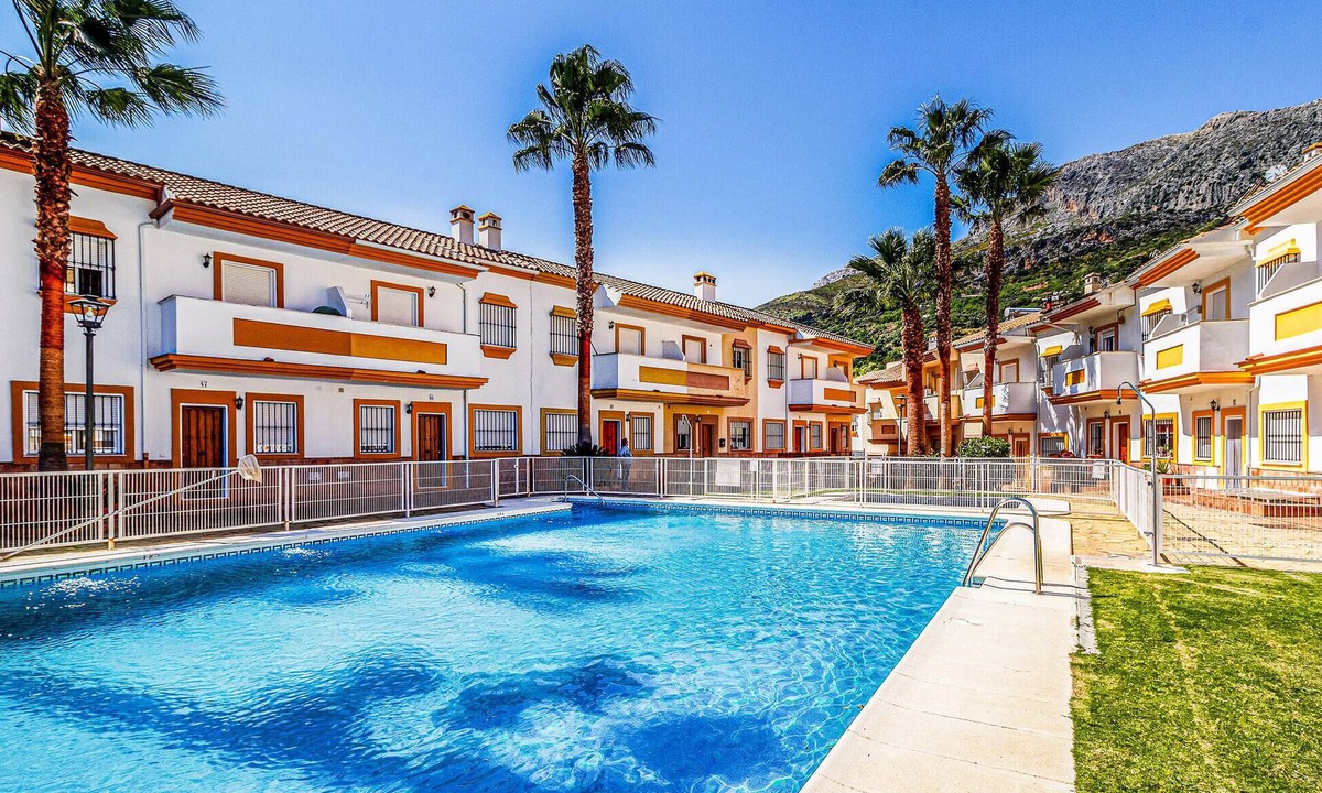 Benaojan House | Lovely home in Benaojan with swimming pool