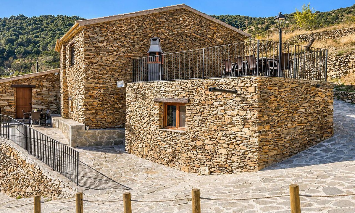 Laroya House | Lovely home in Laroya with WiFi