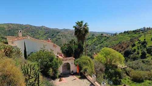 Moclinejo House | Lovely Two Bedroom Finca in Nature, near Malaga