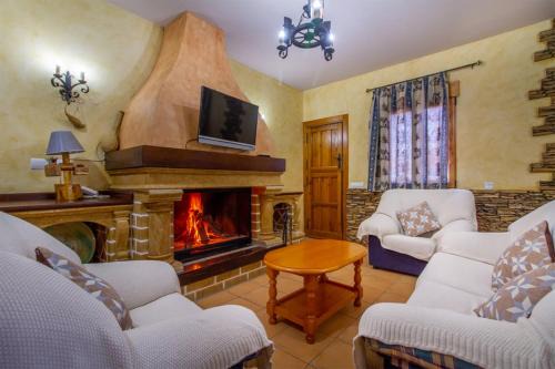 Cehegin Ski Chalet | Lujosa Casa Rural el Altico con barbacoa, chimenea y zona infantil