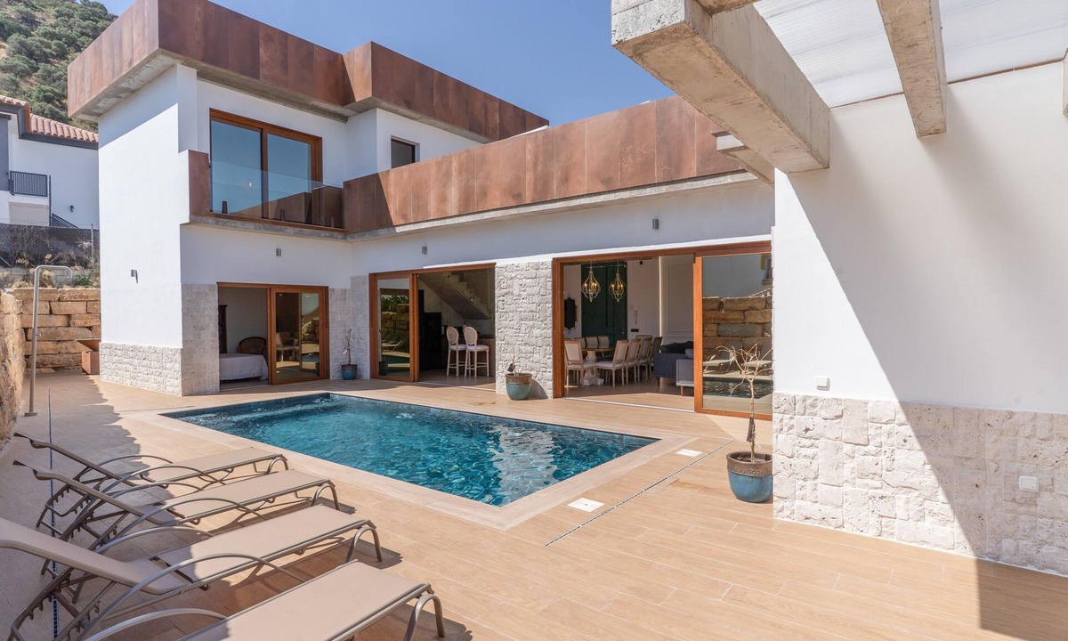 Coin Villa | Luxury Villa with 2 Pools, Private Suite, and 360° Views