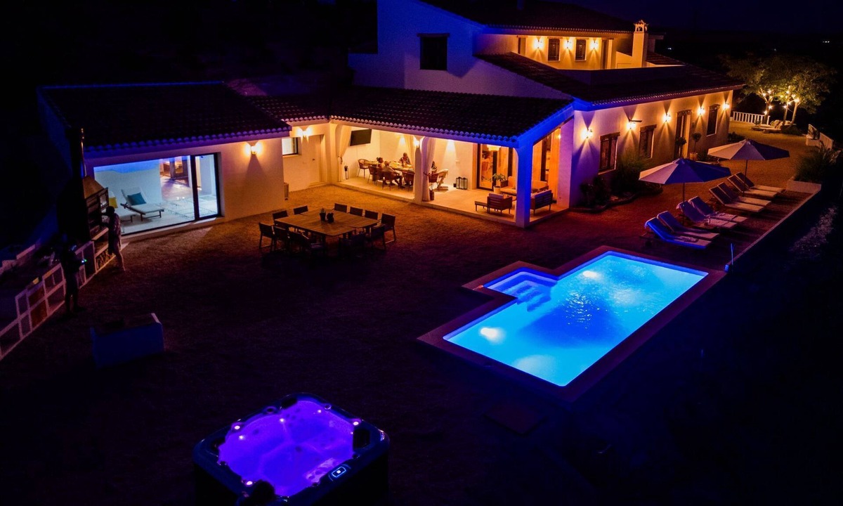 Galera House | Luxuriöse Finca mit Pool, Spa und spektakulärer Aussicht by Interhome