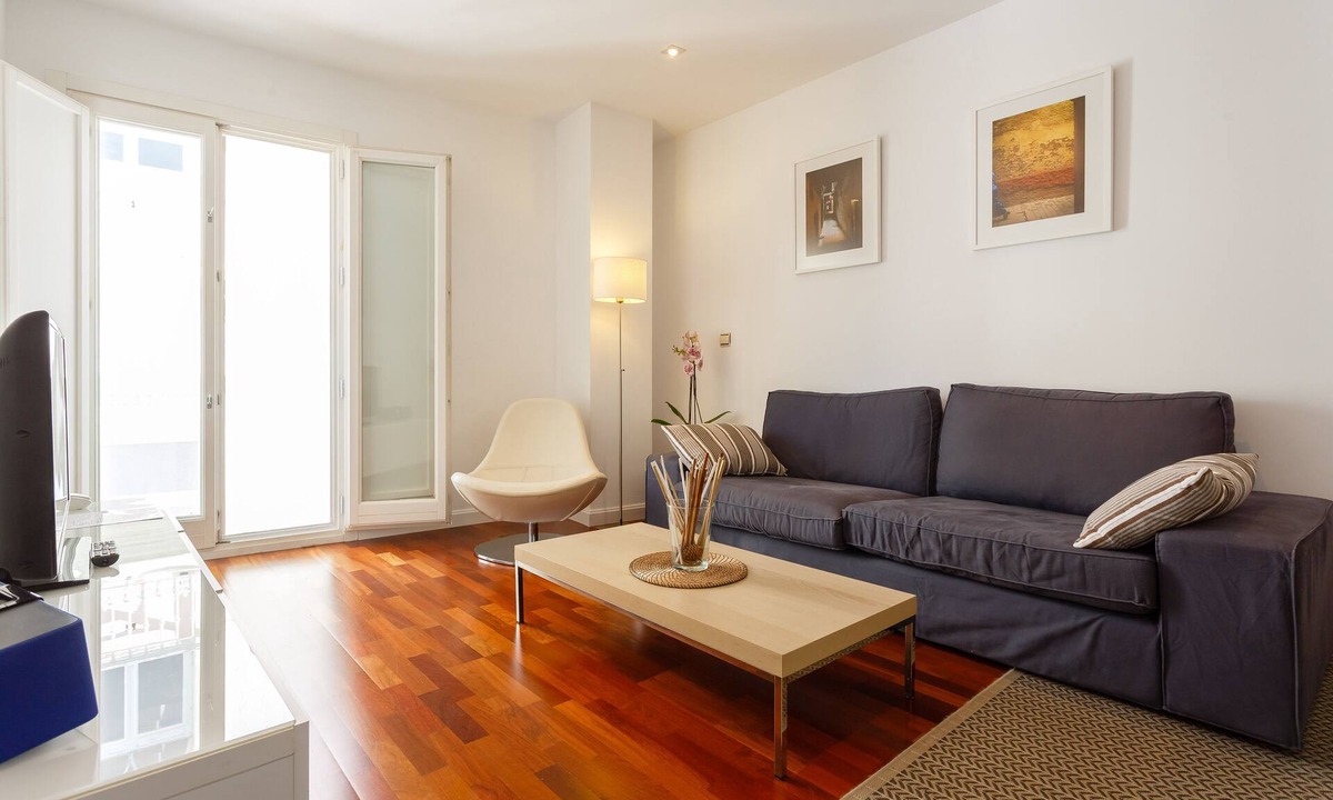 Old Town Apartment | Luxurious Apartment - FREE WIFI & GARAGE - LIFT- In The Heart Of Cadiz Old Town