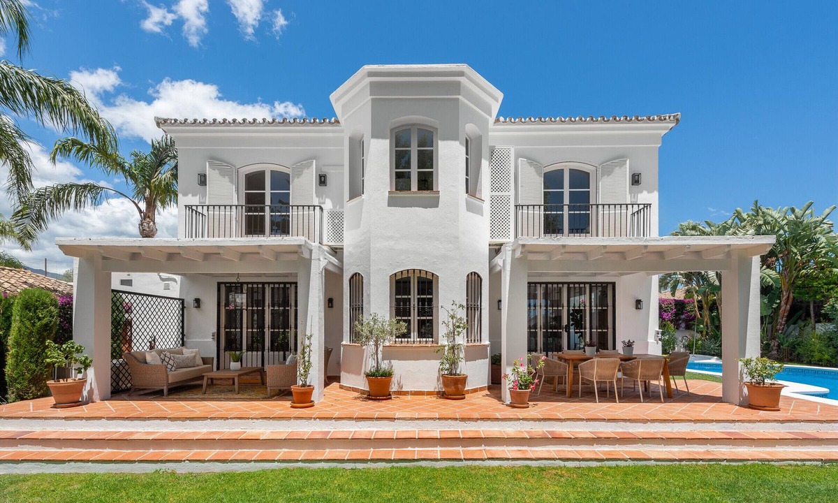Guadalmina Villa | Luxury 3BR House with Pool & Stunning Interiors