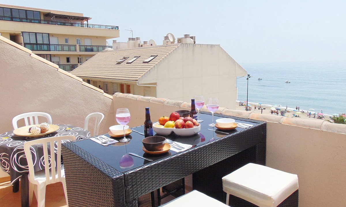 Fuengirola Apartment | LUXURY APARTMENT IN THE FIRST LINE OF IDEAL BEACH FOR FAMILIES.