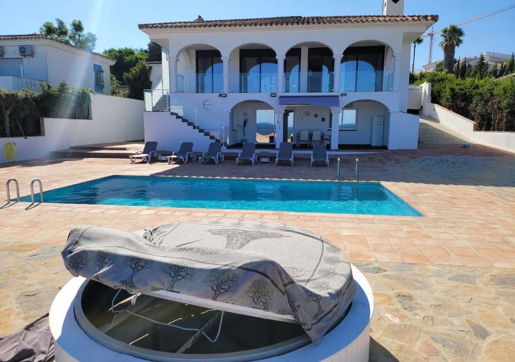Puerto de la Duquesa Apartment | luxury apartments sea views with pool