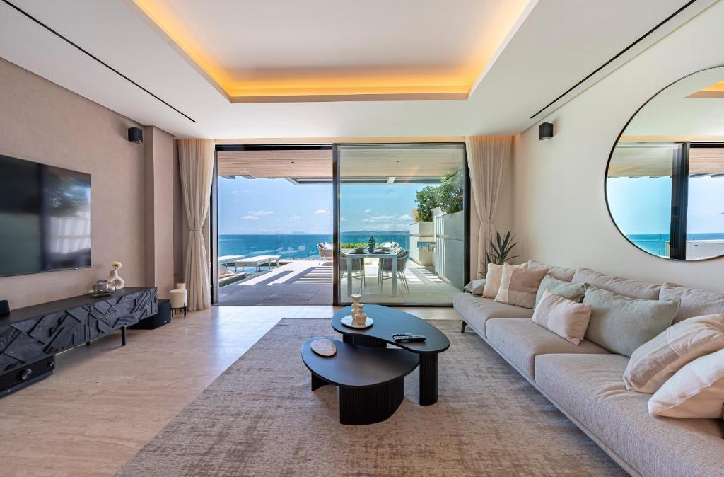 Estepona Apartment | Luxury Front Line Beach Apartment