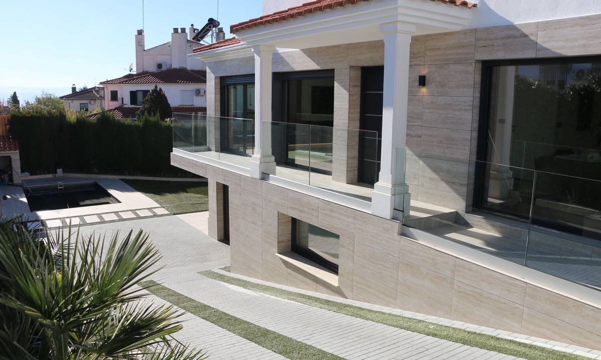 Peligros Ski Chalet | Luxury Home in Granada with Private Pool