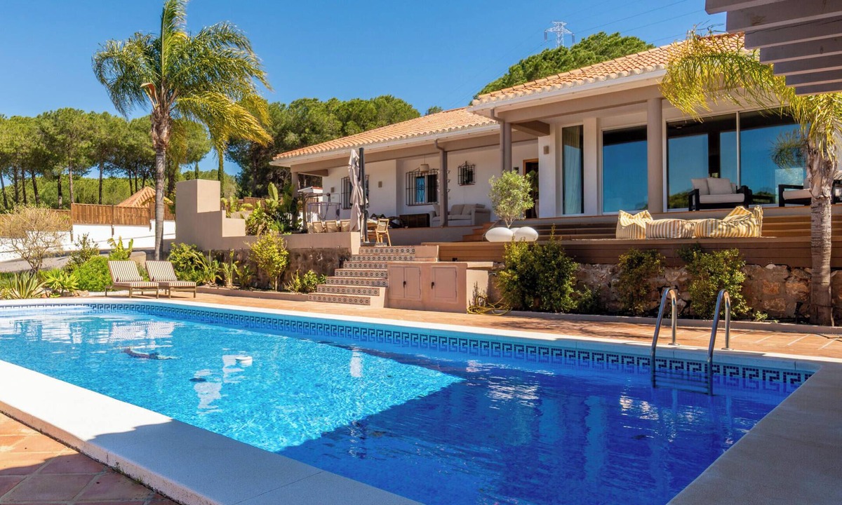 Pinos de Alhaurin Villa | Luxury Stay with Guest House - Pool - Gym & Sauna