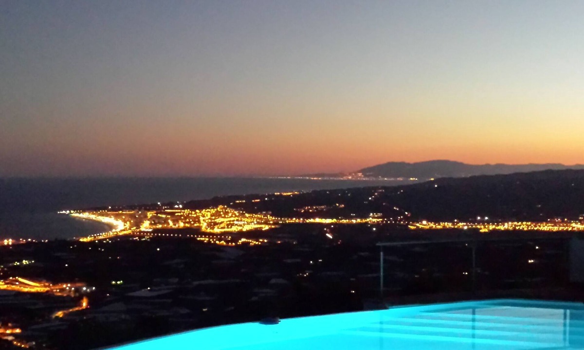 Sayalonga Villa | Luxury villa for 8 with infinity pool and panoramic sea views
