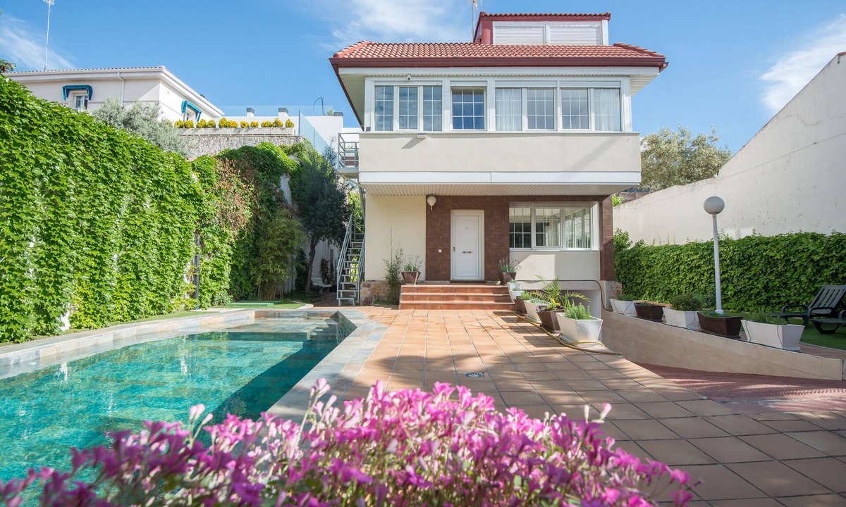 Pena Grande Villa | Luxury villa for up to 18 people. Madrid capital Private pool and garden. WiFi