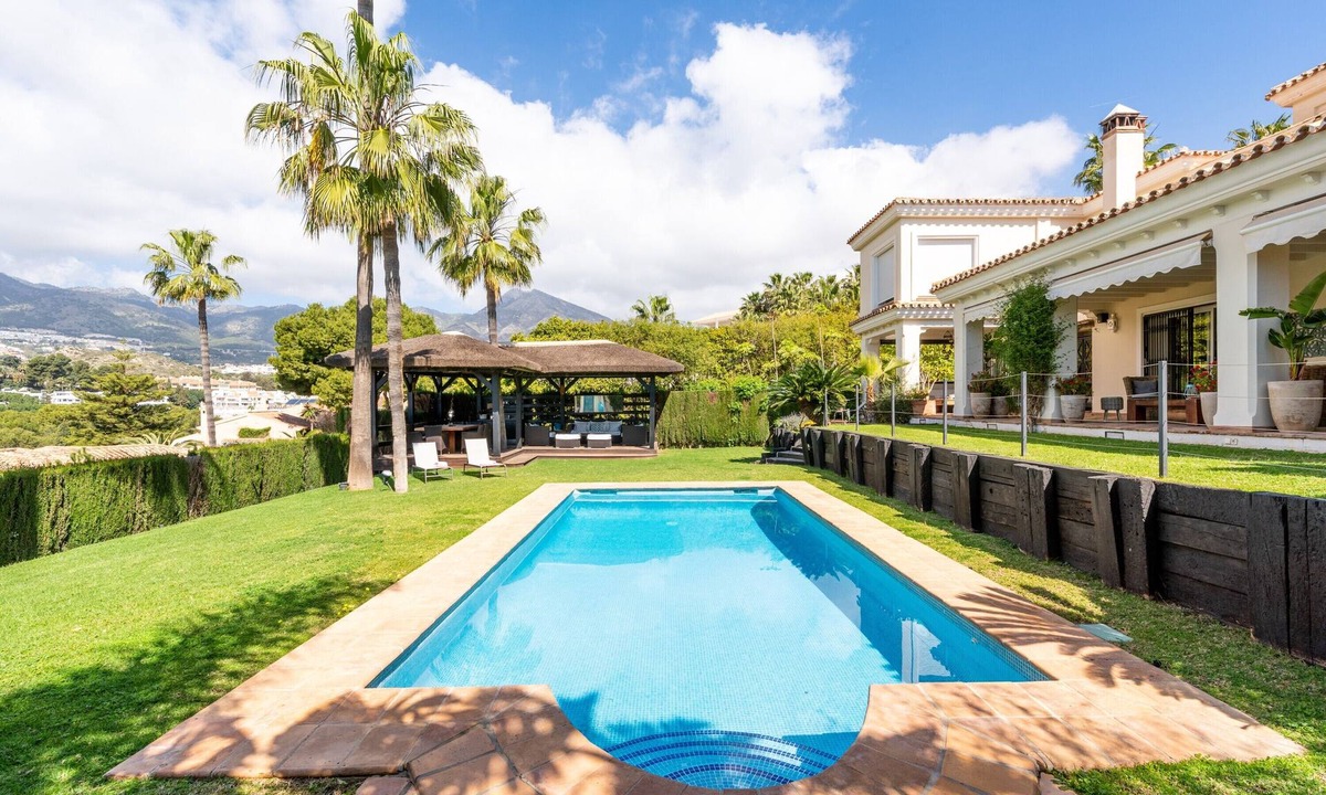 Benalmadena Costa Villa | 'Luxury Villa Larios Torrequebrada' with Sea View, Pool & Wi-Fi