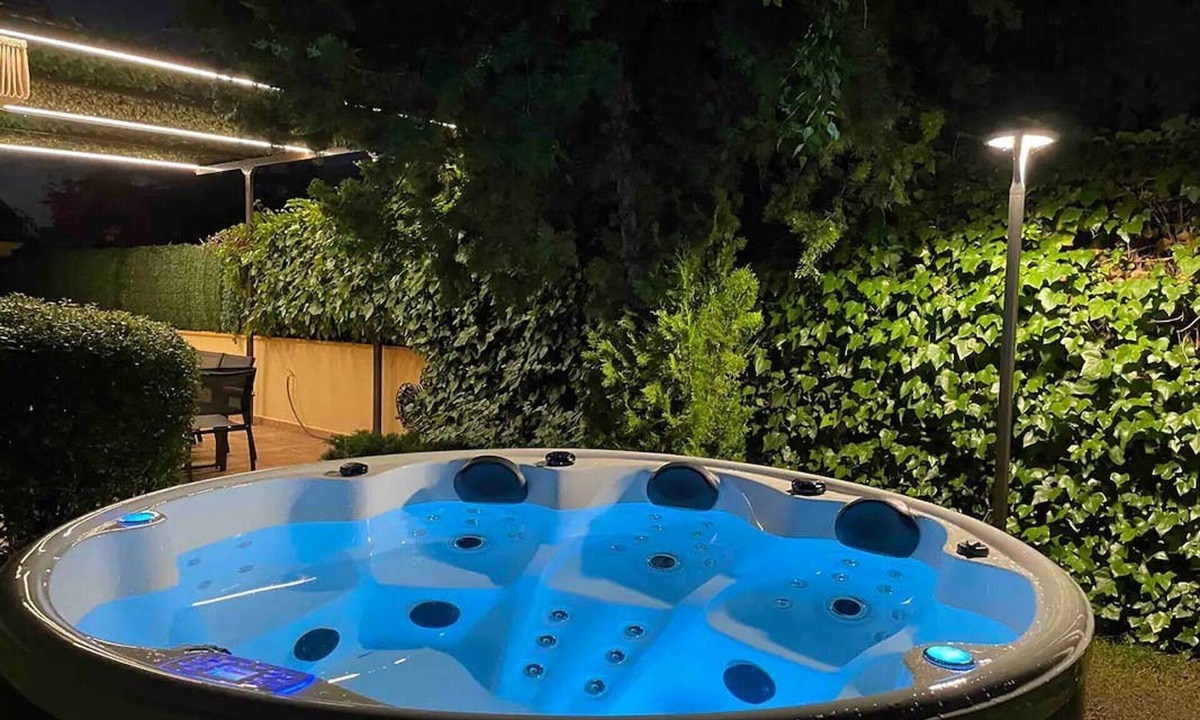 Mirasierra House | Luxury villa of 400 m2 with jacuzzi in the garden in the capital Madrid