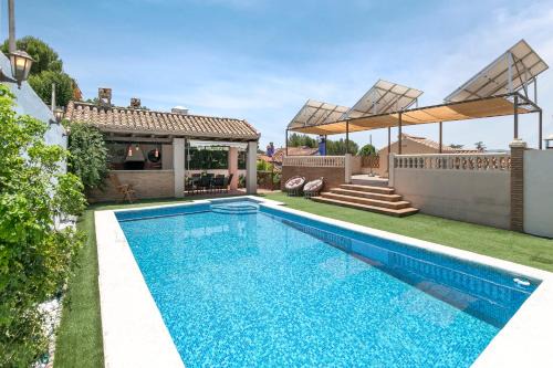 Otura Villa | Luxury Villa with swiming pool next to Granada
