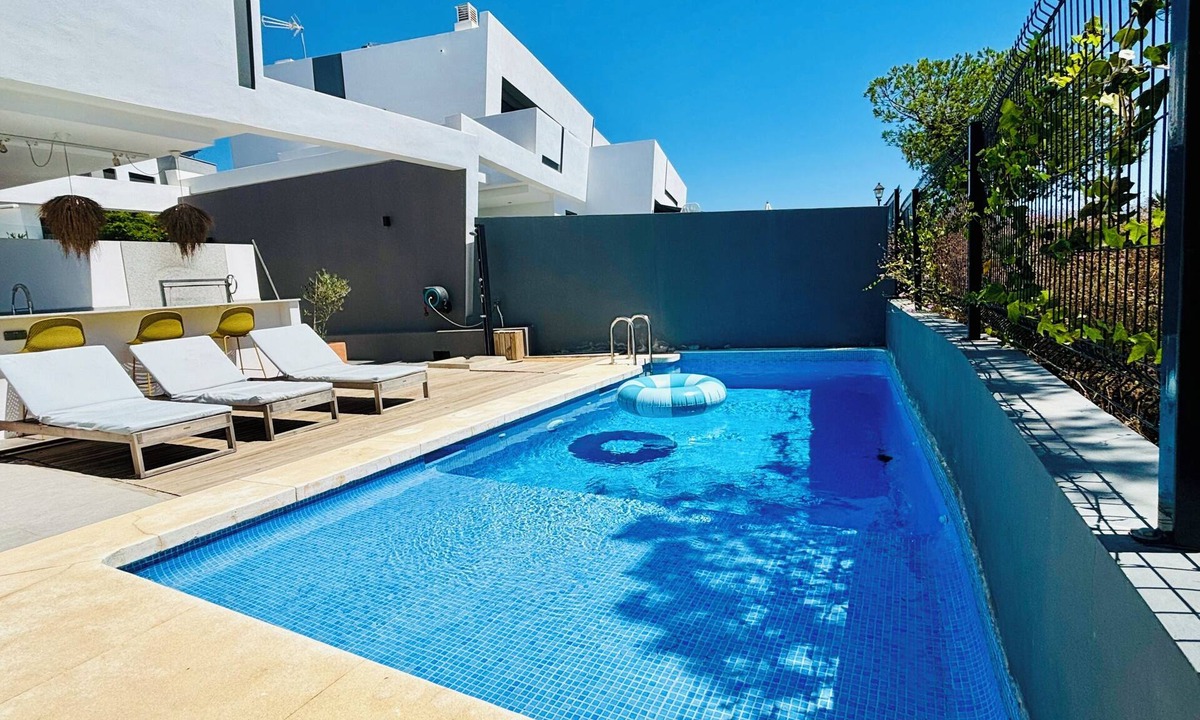 Torre del Mar Villa | Lyxigt Parhus Inrett för Högsta Möjliga Trivsel.privat Pool