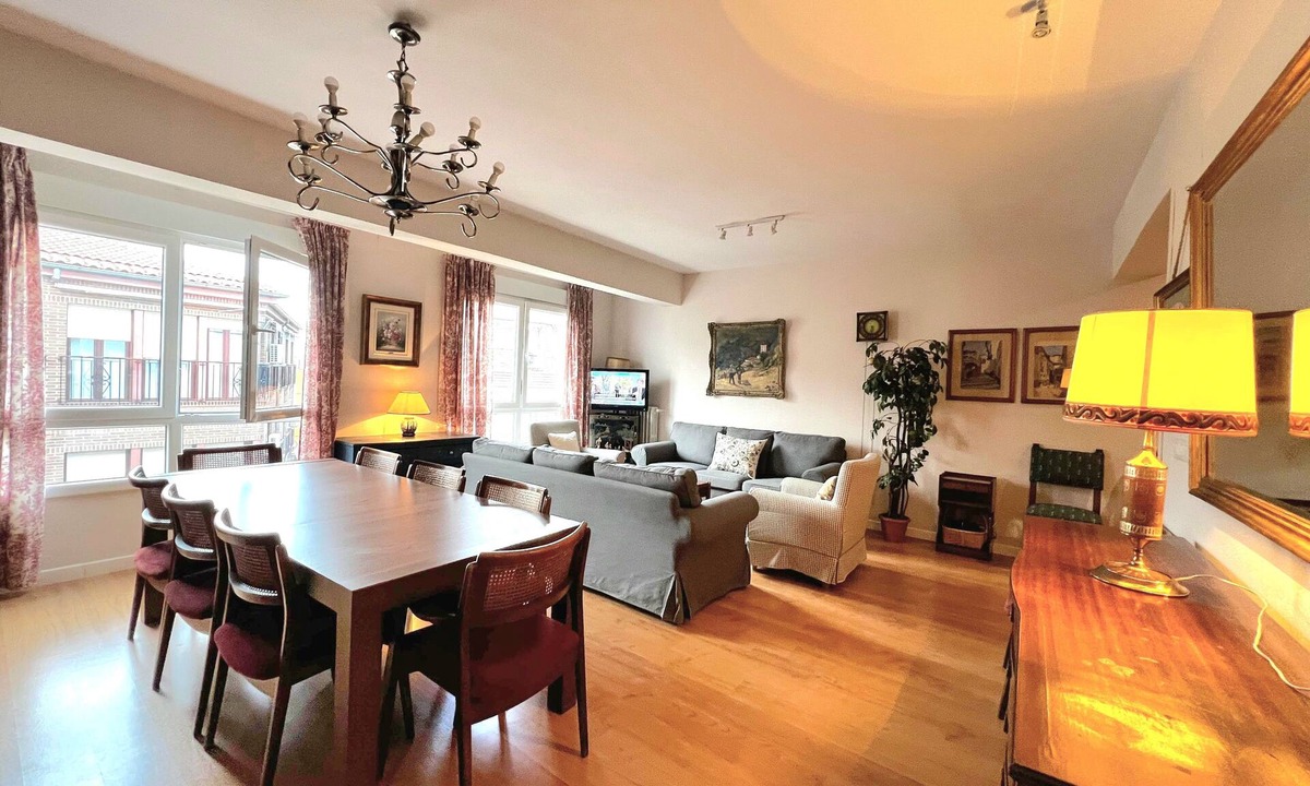 Centro - Sagrario Condo | Magnificent 4-bedroom apartment in the center of Granada