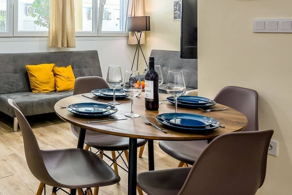 La Goleta Apartment | Malaga City Centre Apartment - R9957