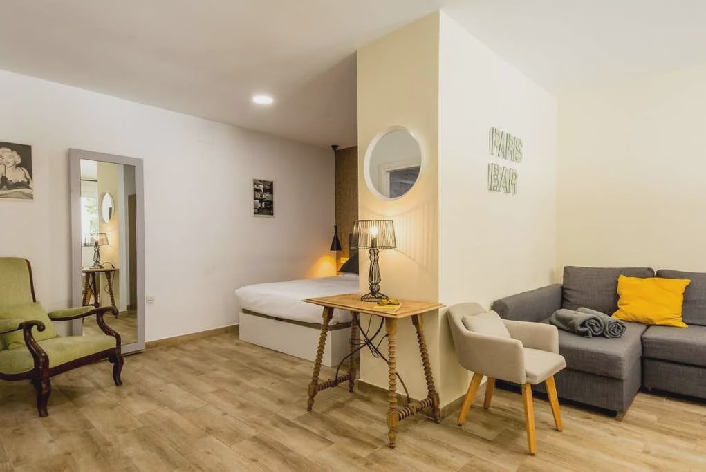La Goleta Apartment | Malaga City Centre Apartment - R9958