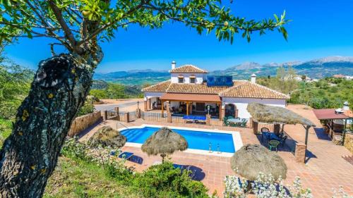 Colmenar Villa | Mansion Piedras Blancas Colmenar by Ruralidays