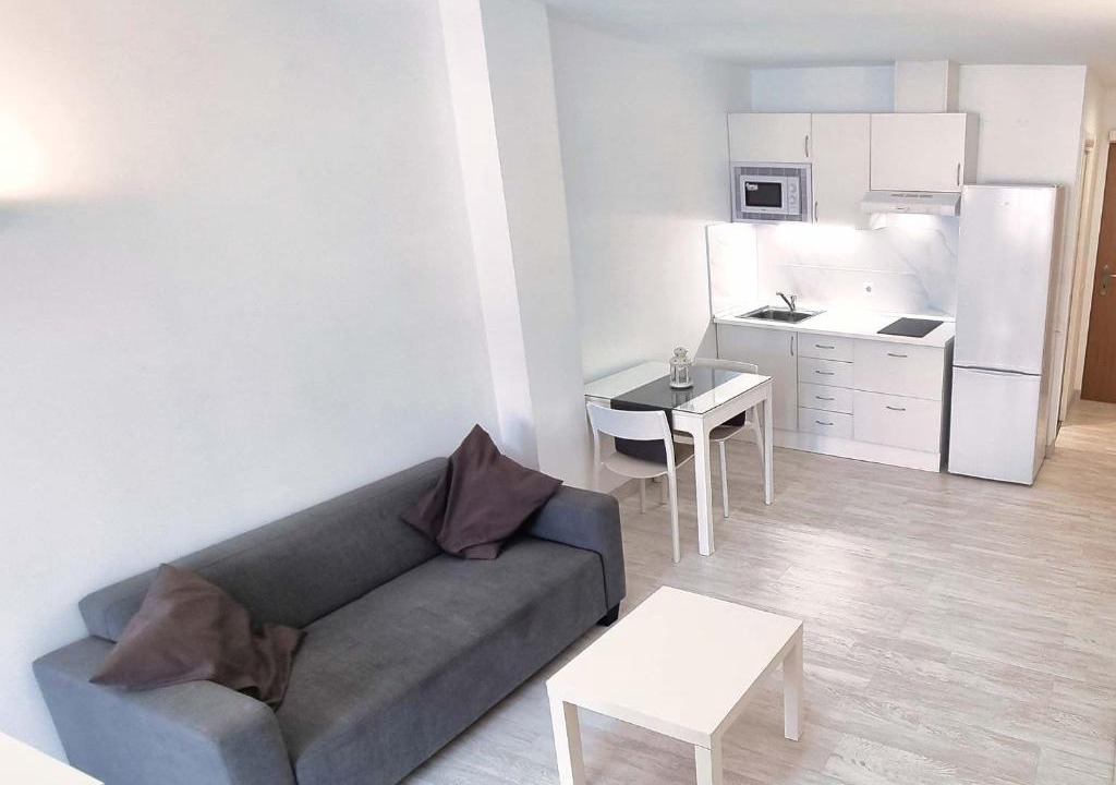 Marbella City Centre Apartment | Marino II 206. Great studio second-line to the beach in Marbella centre.