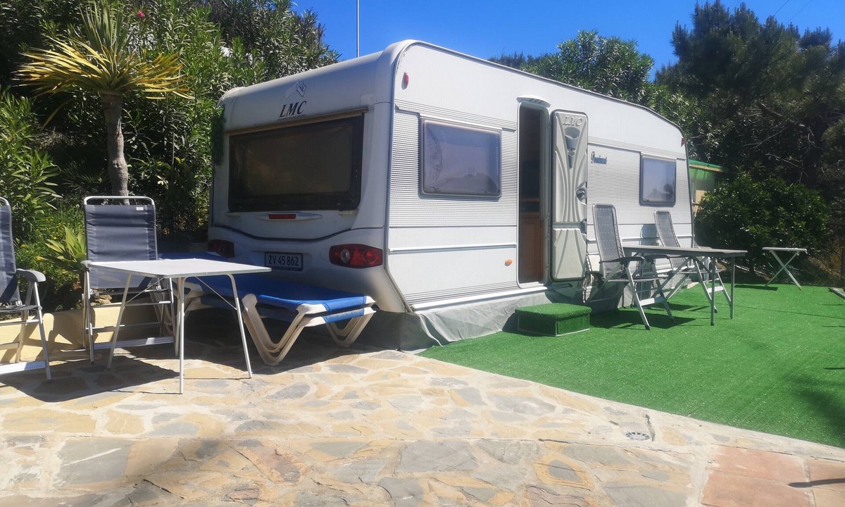 Estepona House | Mobile Home "Roca Caravan" with Sea View, Shared Pool & Wi-Fi