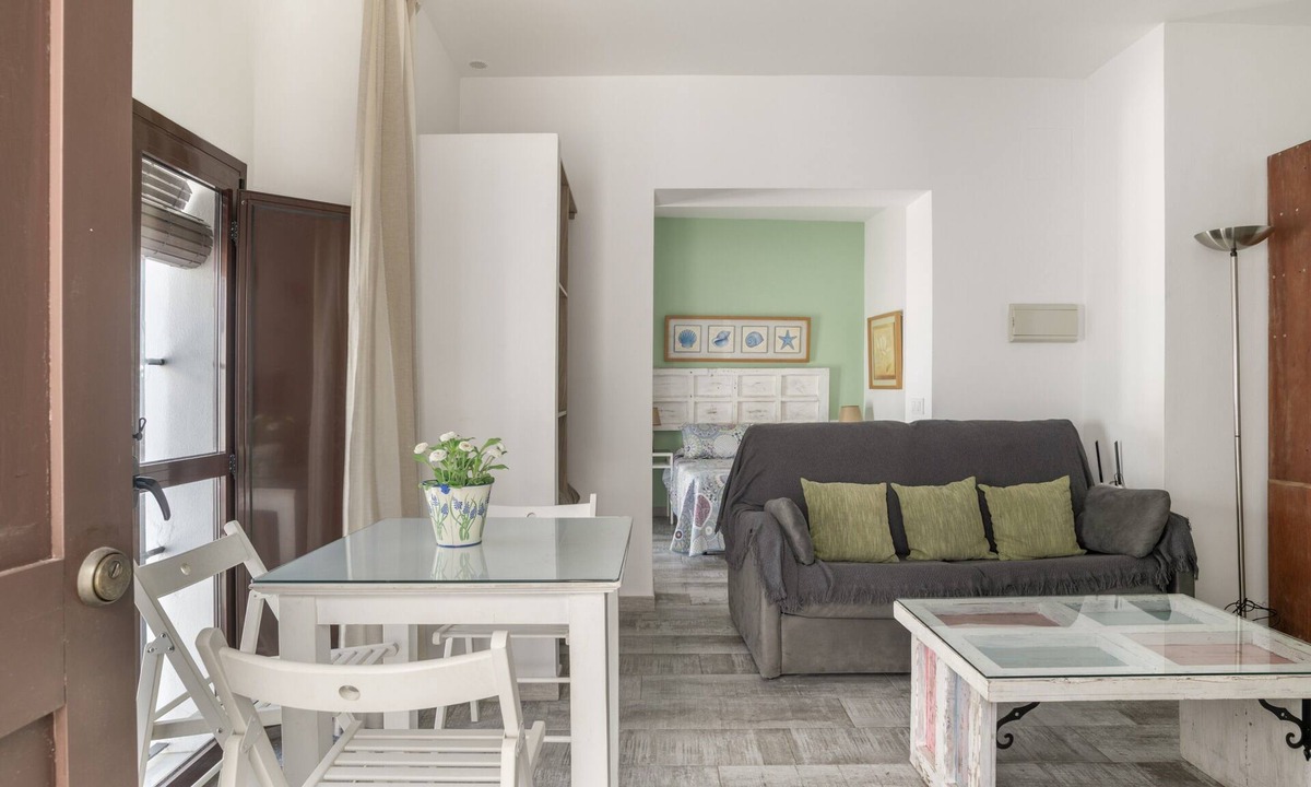 San Ambrosio Apartment | Modern Apartment "Girasol" in Great Location with Air Conditioning & Terrace