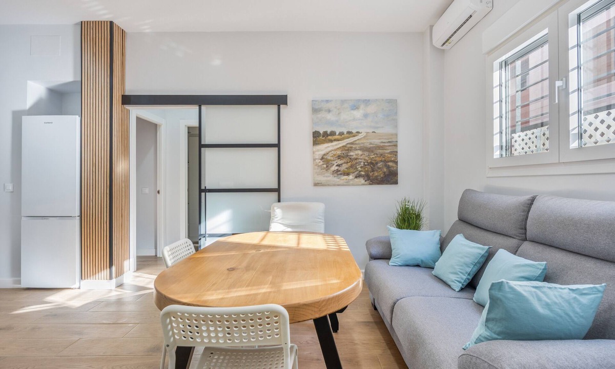 Cadiz Apartment | Modern Apartment by the Sea with Wi-Fi and Air Conditioning