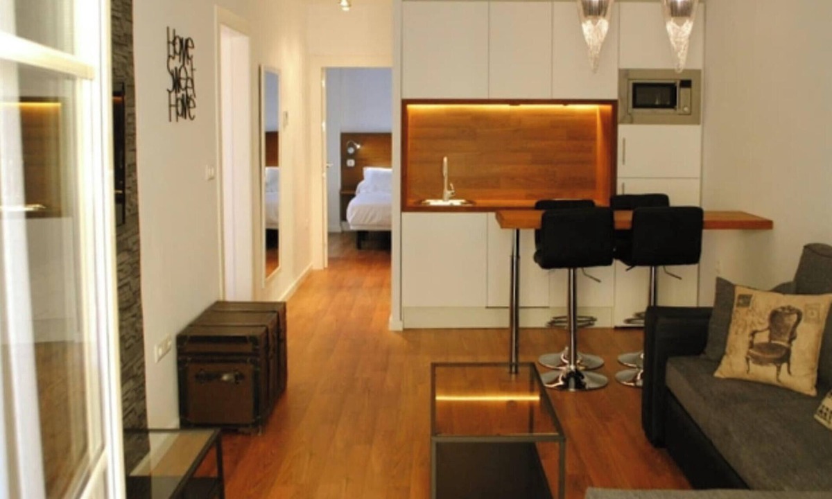 La Victoria Apartment | Modern apartment in central Malaga with Netflix and Wi-Fi
