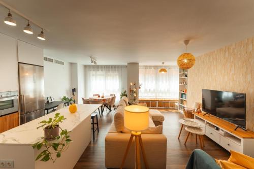 Parque Ayala Apartment | Modern apartment with pool, 5 minutes from the beach