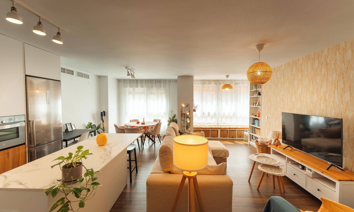 Parque Ayala Apartment | Modern Apartment with swimming pool, 5 minutes from the beach in Málaga