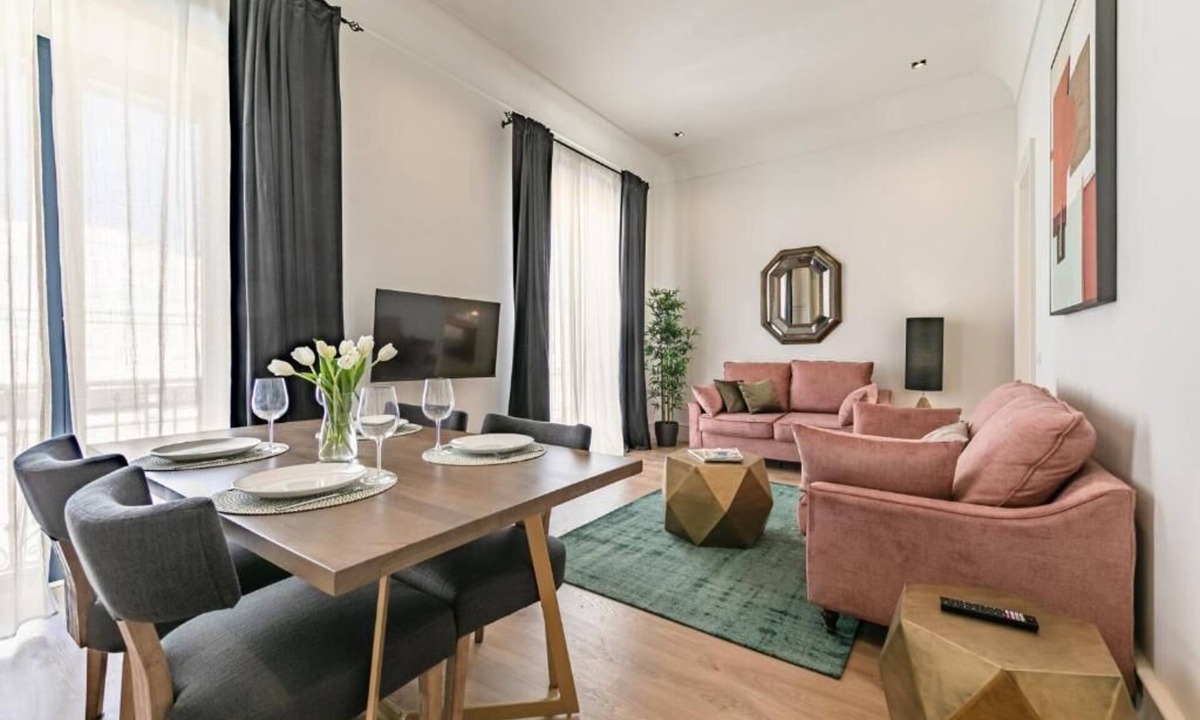 Alfalfa Apartment | Modern Comfort & Timeless Charm in Central Seville — Secure your dates!