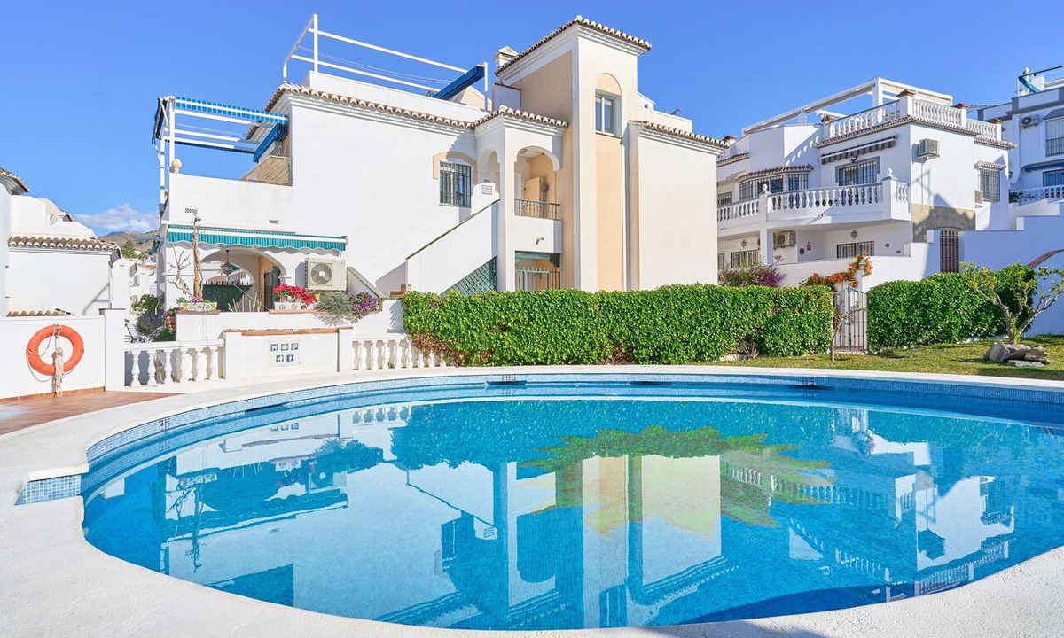 Chimenea House | 'Modern Family Town House' with Shared Pool, Terrace, A/C & Wi-Fi
