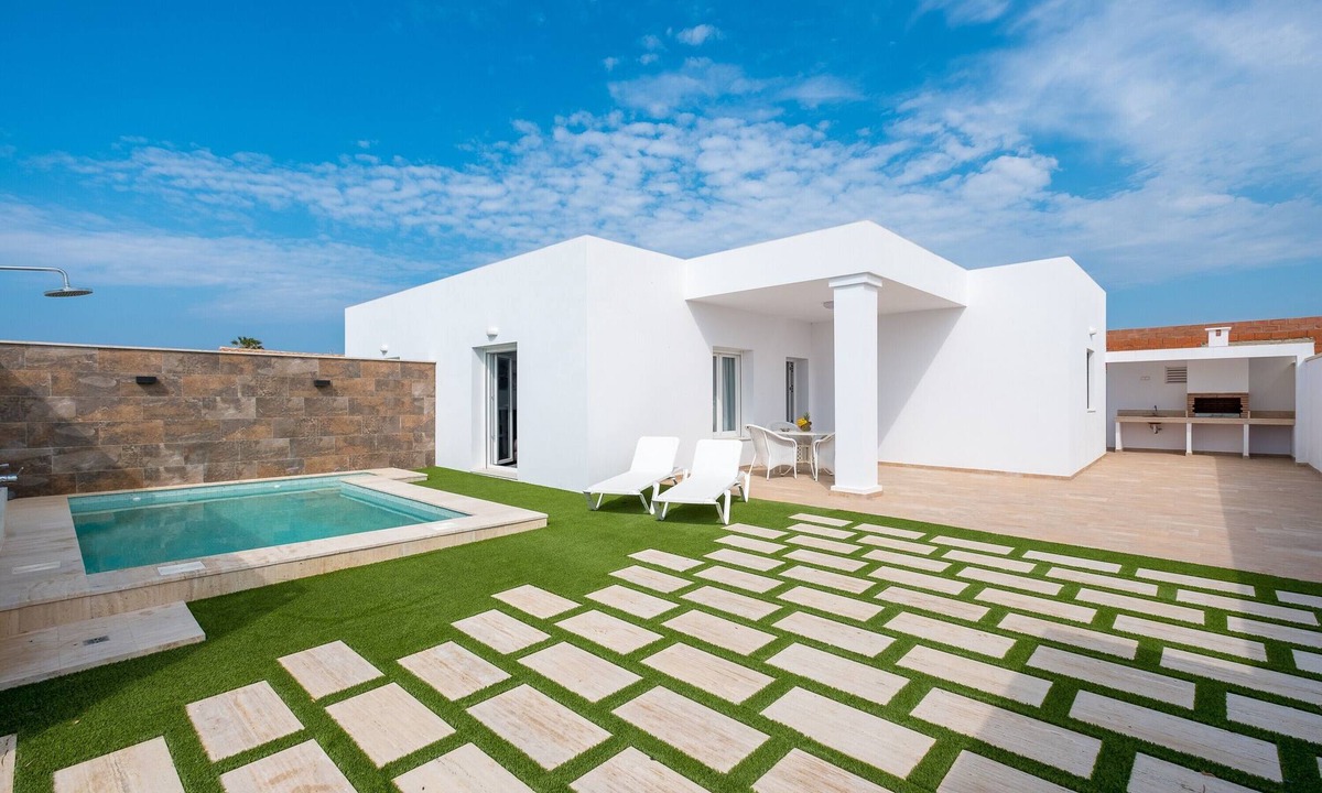 El Palmar House | Modern Holiday Home with Private Pool near El Palmar Beach