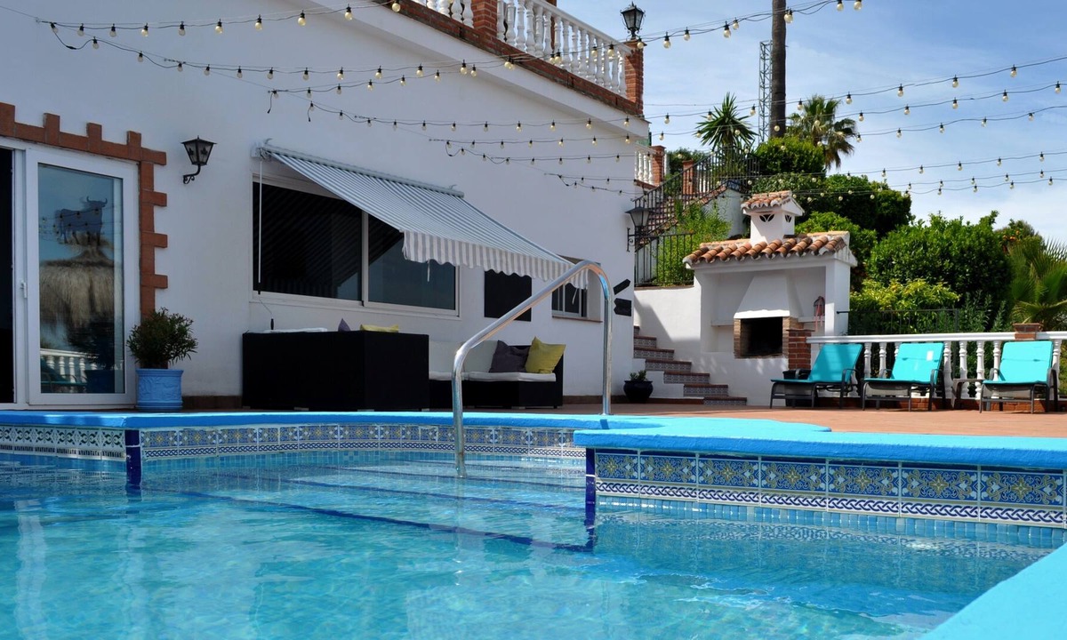 Alhaurin el Grande Apartment | Modern luxury apartment /pool & hot tub/perfect for couples /relaxed setting