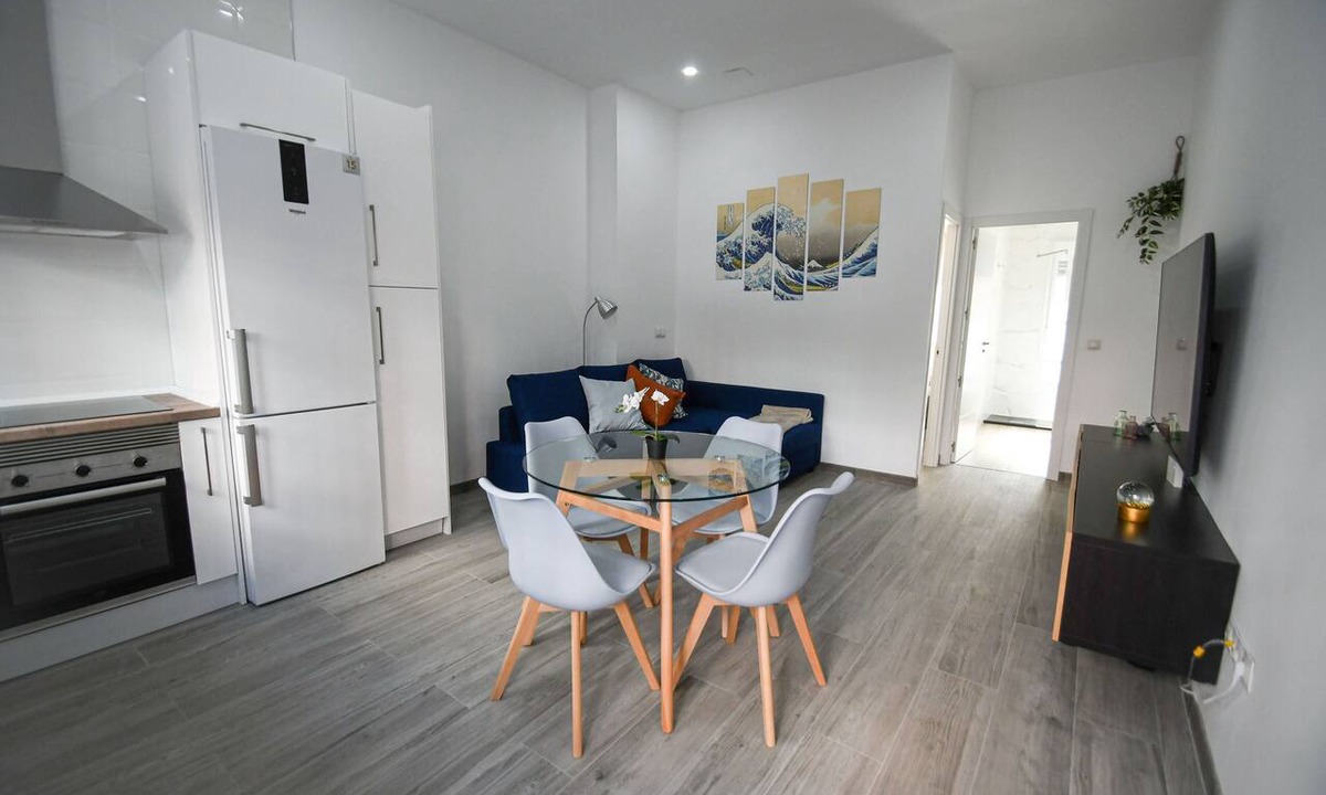 Villa de Vallecas Apartment | Modern Oasis in Vallecas