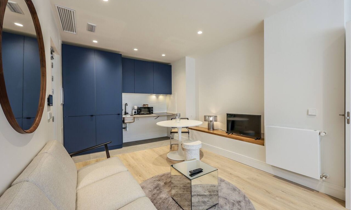 Puerta del Angel Apartment | Modern studio near the Royal Palace 01