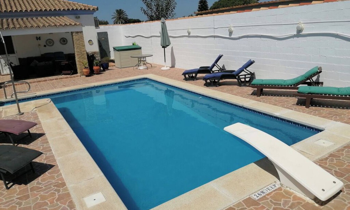 Chiclana de la Frontera Villa | Modern Villa, Private Pool, Wifi, Air Con, Central Location, Many Extras