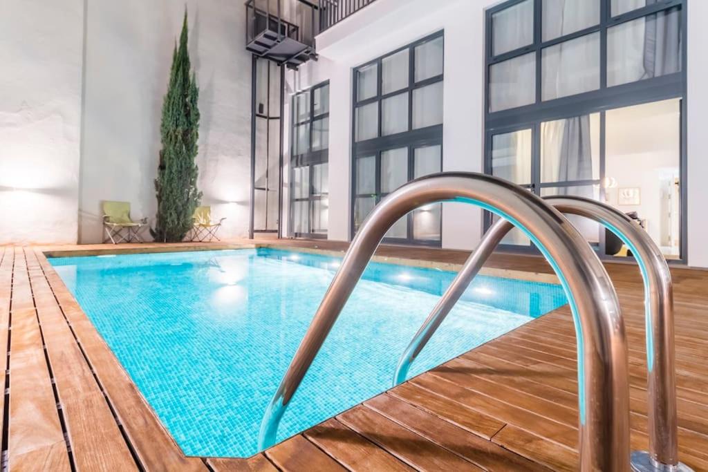 San Lorenzo Apartment | Monkeys Apartments Pool Guadalquivir