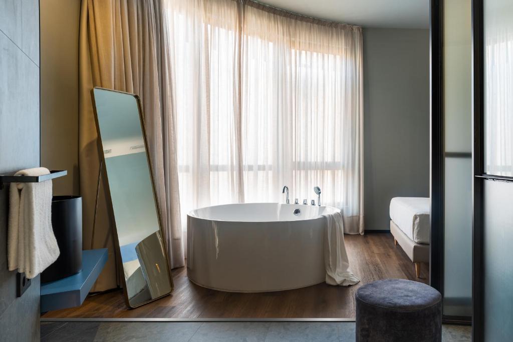 San Julian Apartment | Muralla Sevilla Suites By Lola