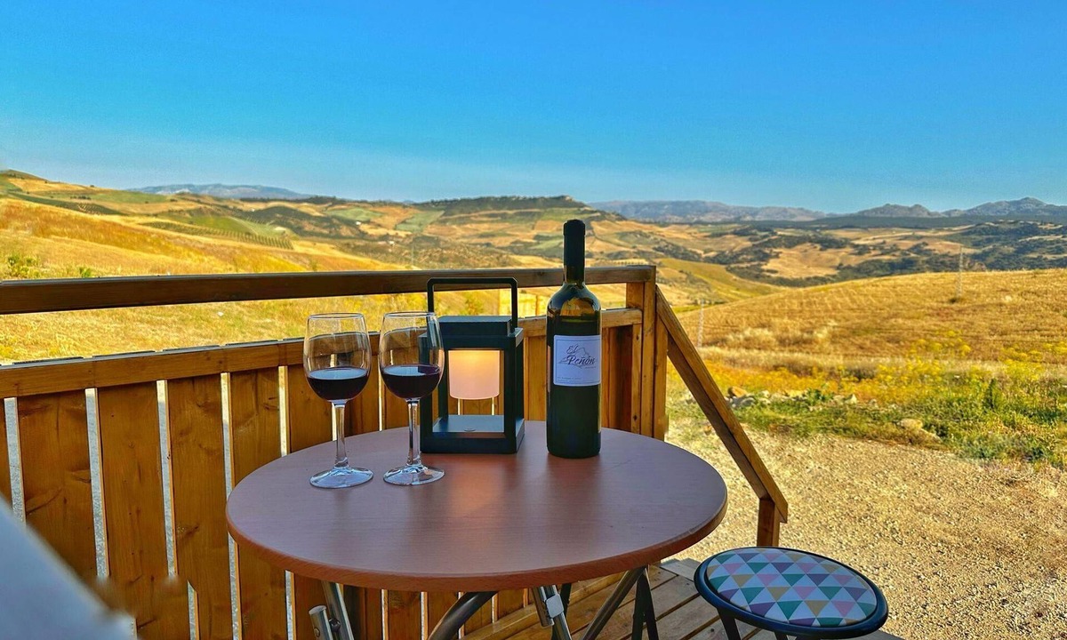 Montecorto Cabin | Nature lovers Cabin- HotTub- Privacy & Serenity
