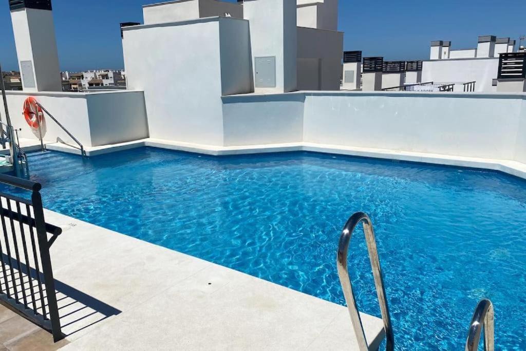 Rota Apartment | Nautilus 3 - Elegante Apartamento para 6 con Piscina, Wifi y AC en Rota