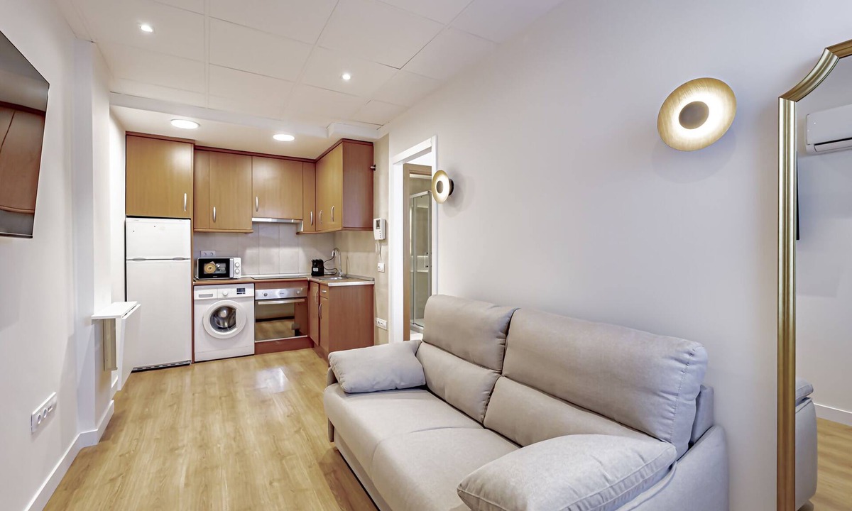 Rejas Apartment | New Apartment Madrid Feria 103