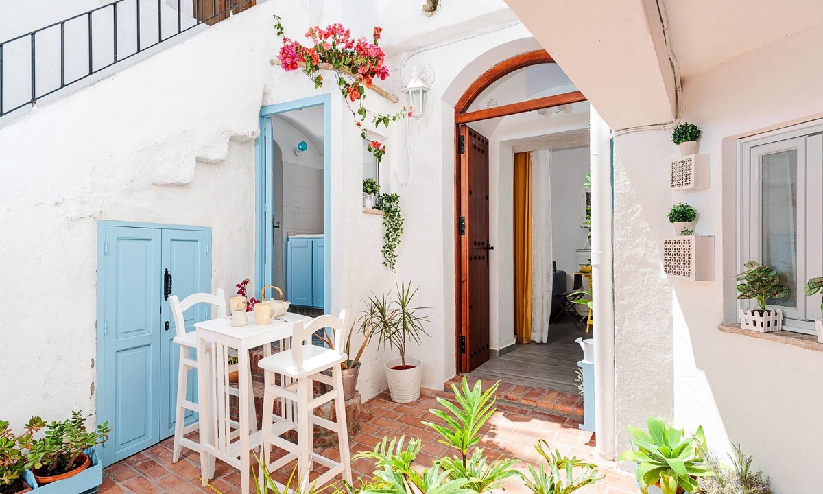 San Ambrosio House | Newly Renovated Child-friendly Apartment with Patio and TV