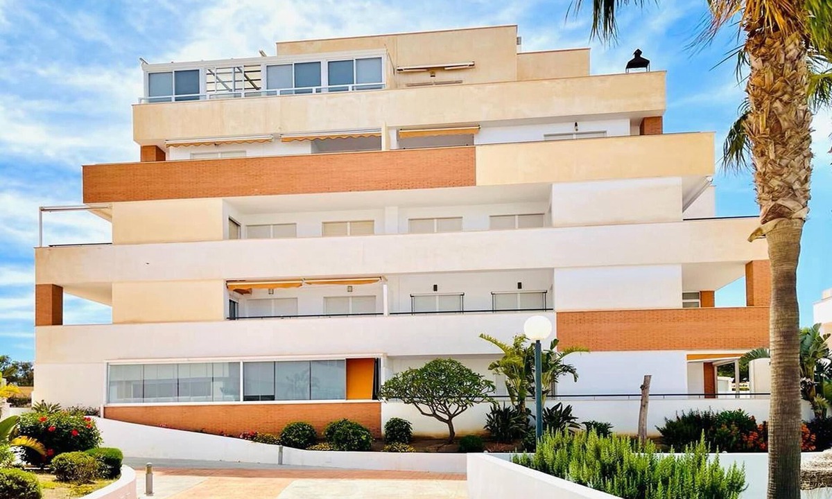 Roquetas de Mar Apartment | Nice apartment with shared pool