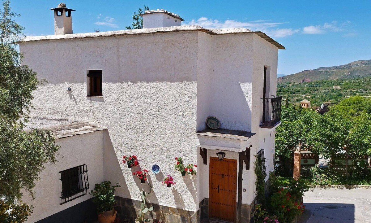 Nechite House | Nice house in complex with swimming pool