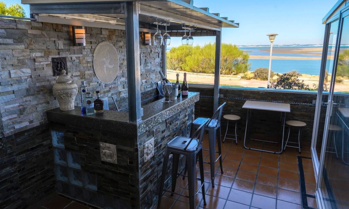 Barriada del Rio San Pedro Apartment | Oceanum Spa Deluxe Apartment mit Jacuzzi und Sauna by Interhome