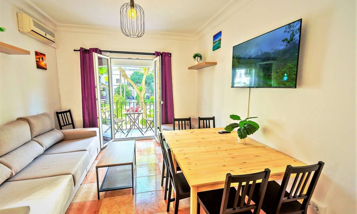 El Puerto de Santa Maria Apartment | On the Beatiful Square & Park, Premium Location with Bars and Restaurants nearby