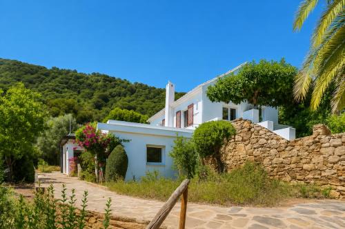 Bolonia Villa | Pájaro del Músico Bolonia Retreat, Pool & Gardens