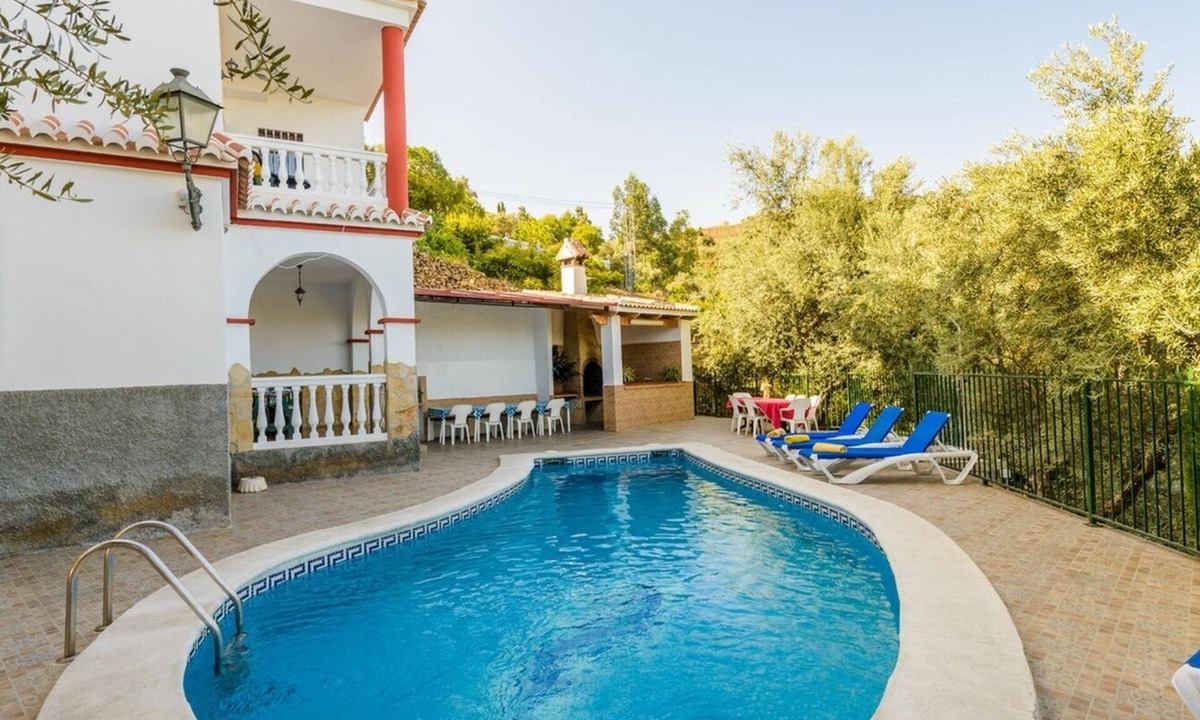 Sayalonga Villa | Parador de los Olivos Sayalonga by Ruralidays