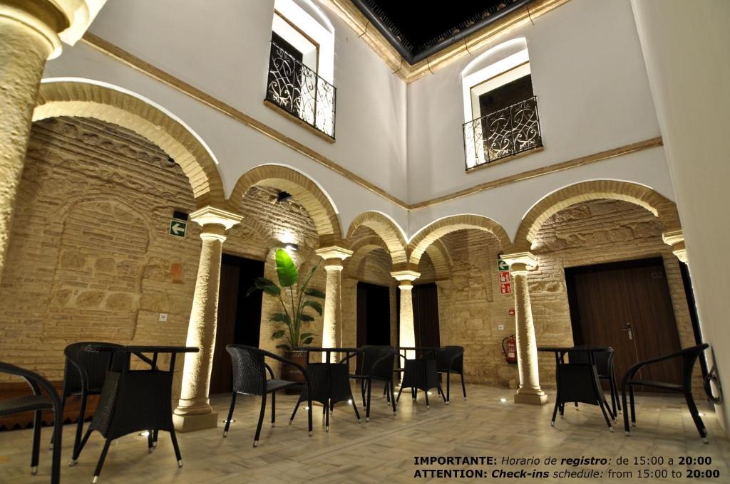 La Trinidad-San Juan y Todos los Santos House | Patios del Orfebre